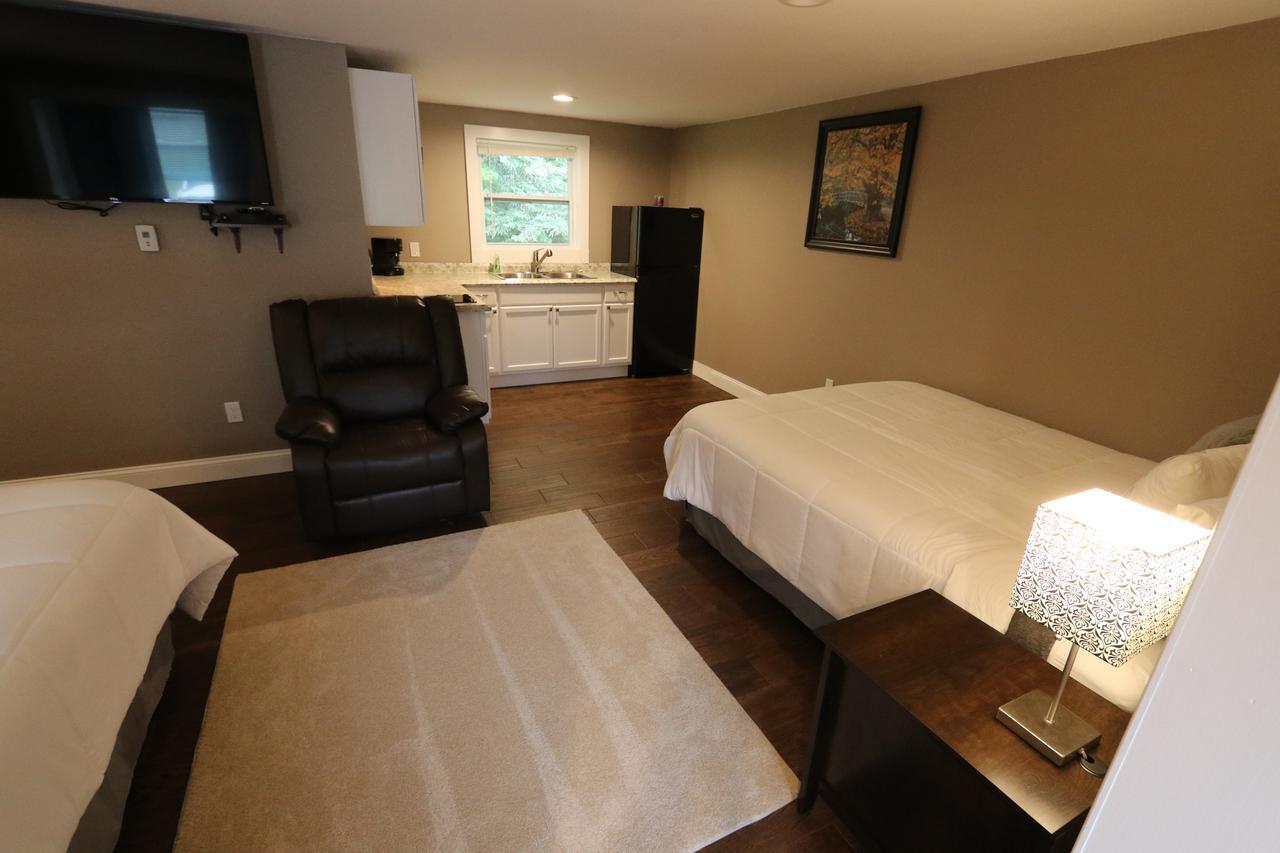 Brimley Motel Suites Экстерьер фото