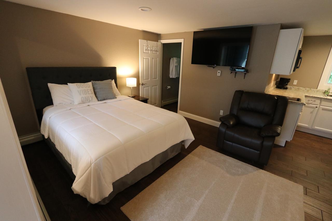 Brimley Motel Suites Экстерьер фото